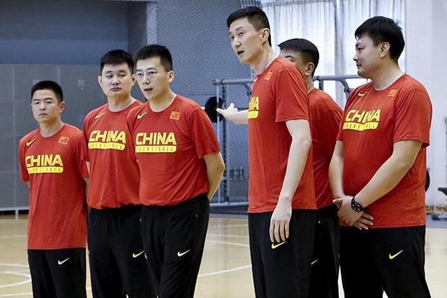 老牌动作明星尚格·云顿在这部科幻新片中扮演一名退役军事参谋，不外他并不是主角，影片主人公是五个年青人，某日他们早上醒来发现糊口堕入了一种说不出的诡异状况，在一阵猛烈的地动事后，天空呈现了一个城市般年夜小的巨型UFO。全部城镇电力消逝，手机也没了旌旗灯号……人类面对复杂的外星戎行的突袭！